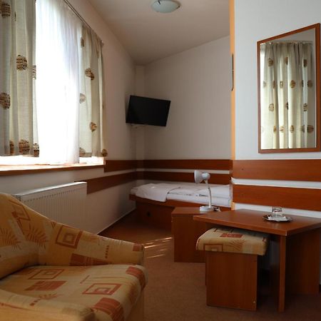 Penzion Bowling Liptovský Mikuláš エクステリア 写真